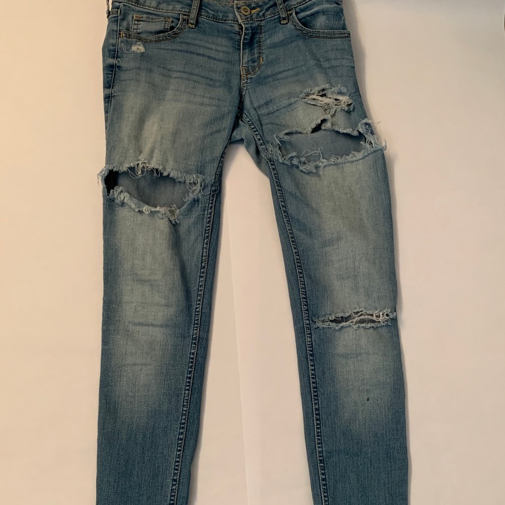 Ripped skinny jeans